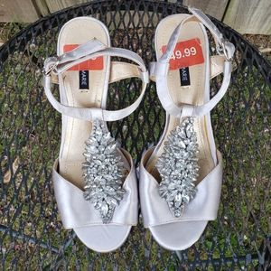 New! Alex Marie Gorgeous jeweled silver heels